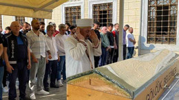 Öldürülen genç son yolculuğuna uğurlandı